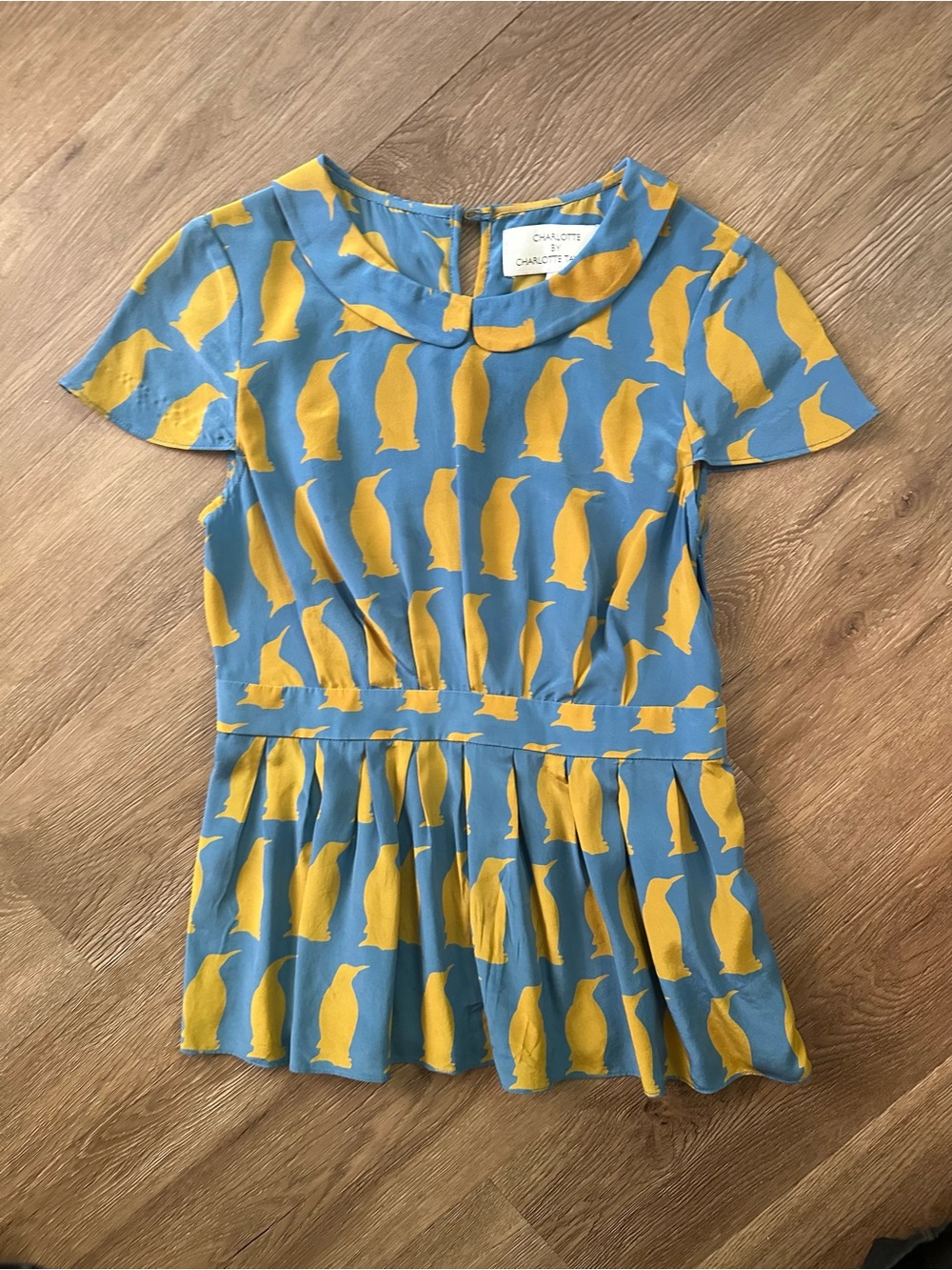 Charlotte by Charlotte Taylor Blue & Yellow Penguin Print Top